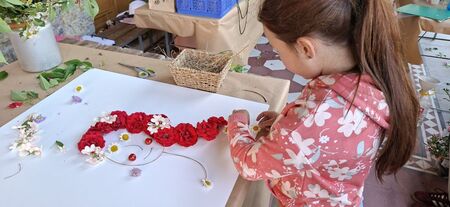 Dobimo se v Kindlerjevem parku (30)_ Pri Sonji Flower Art smo si lahko izdelali svoj cvetlični portret